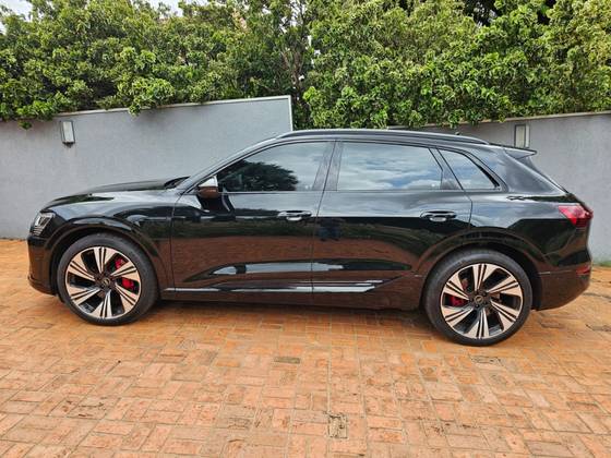AUDI Q8 E-TRON 55 ELÉTRICO LAUNCH EDITION QUATTRO